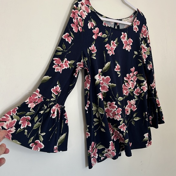 Nine Britton Peralta Bell Sleeve Top - Picture 2 of 5